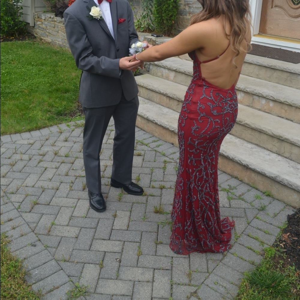 Red Gown - Picture 5 of 9